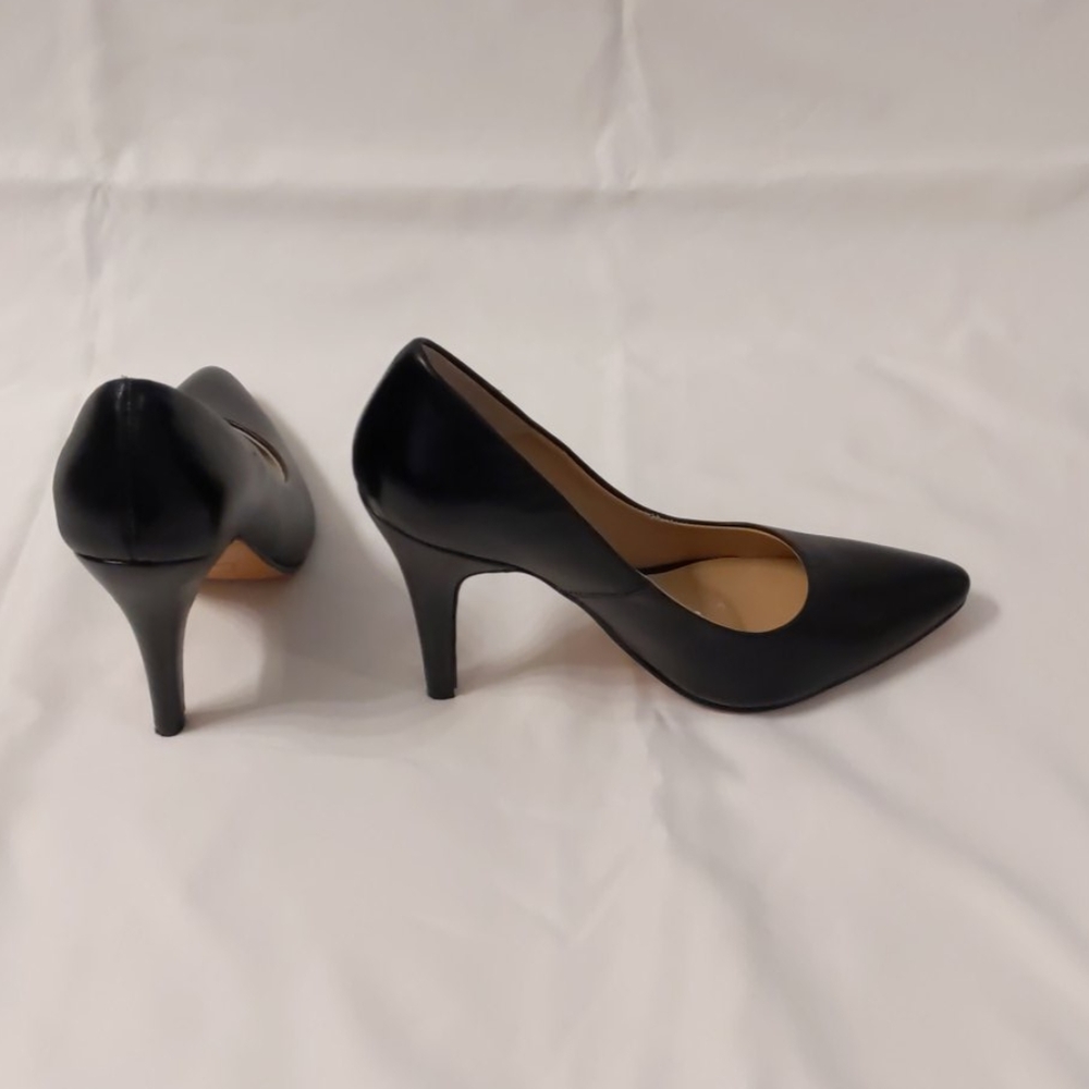 Pumps - Picture 3 of 4